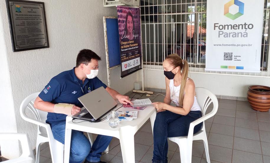 Atendimento da Caravana de Crédito Turismo da Fomento Paraná na prefeitura de Porto Rico.