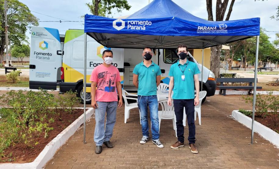 Atendimento da Caravana de Crédito Turismo da Fomento Paraná em Santa Inês.