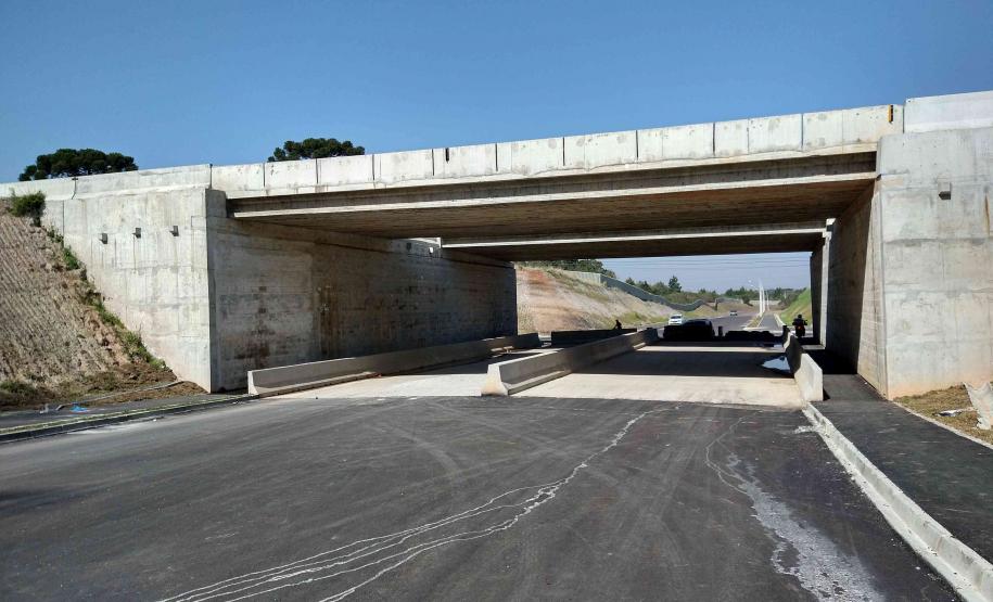 Trincheira sob a BR - 277, em São José dos Pinhais, construída com recursos financiados pelo SFM.
