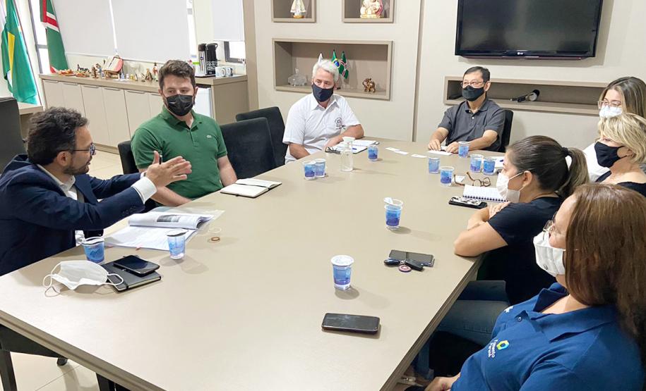 Comitiva da Fomento Paraná se reúne com lideranças de Nova Londrina.