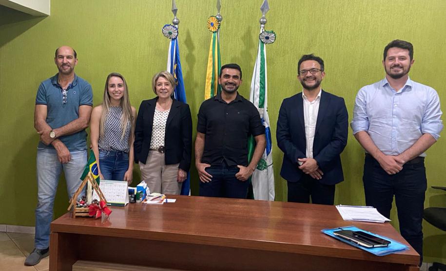 Membros da Fomento Paraná e da Prefeitura de Foz do Jordão posam para imagem
