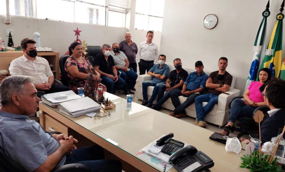 Reunião em Loanda conta com a presença de autoridades municipais e direção da Fomento Paraná