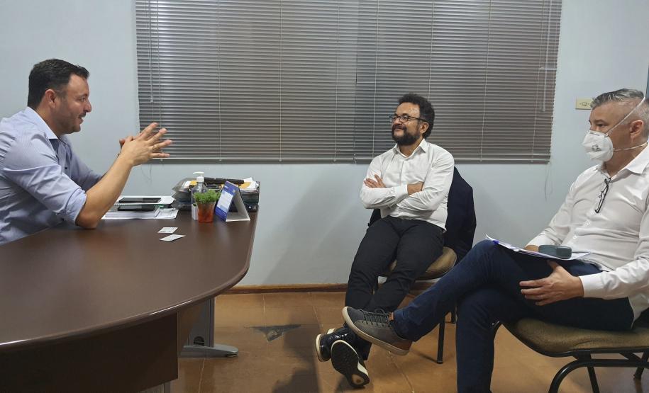 O prefeito de ARARUNA, Leandro Oliveira recebeu o diretor-presidente, Heraldo Neves, e o diretor Operações do Setor Privado, Renato Maçaneiro.