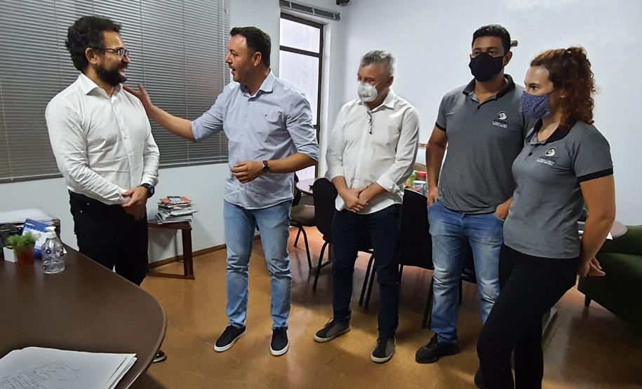 O prefeito de ARARUNA, Leandro Oliveira recebeu o diretor-presidente, Heraldo Neves, e o diretor Operações do Setor Privado, Renato Maçaneiro.