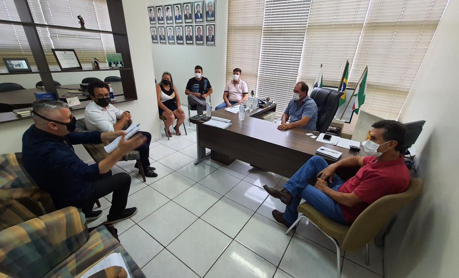 Em  BOA ESPERANÇA, a reunião com o prefeito Joel Buscariol traçou detalhes sobre o arranjo entre o município e a associação comercial