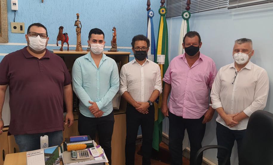 Em ITAMBÉ, os diretores da Fomento Paraná acertaram com o prefeito Vitor Fedrigo agendas para aumentar a oferta de crédito