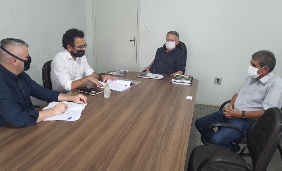 Em JANIÓPOLIS, os diretores da Fomento Paraná estiveram reunidos com o prefeito Ismael Dezanoski, o vice-prefeito Eides Guedes