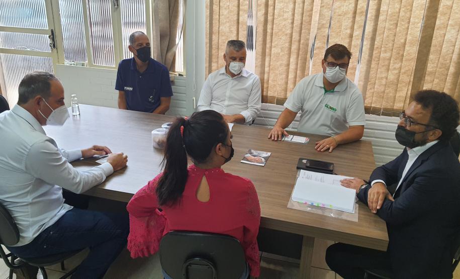 Em PEABIRU, a equipe da Fomento Paraná conversou com o prefeito Julio Frare,