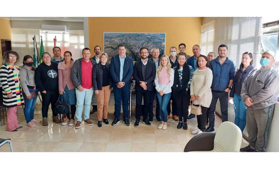 Reunião com o prefeito de Barbosa Ferraz, Edenilson Miliossi, e a vice-prefeita, Lucinete Sanches