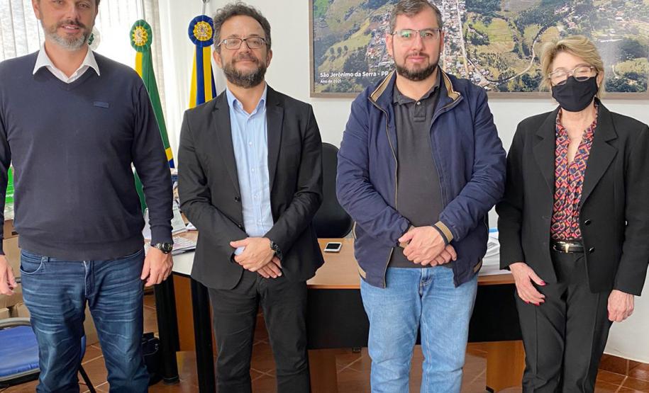 Em São Jerônimo da Serra, o prefeito Venícius Djalma Rosa recebeu a equipe da Fomento Paraná