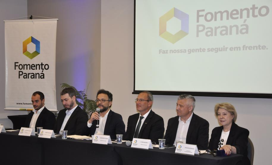 Fomento Paraná recebe missão técnica de associações comerciais do Oeste do Estado