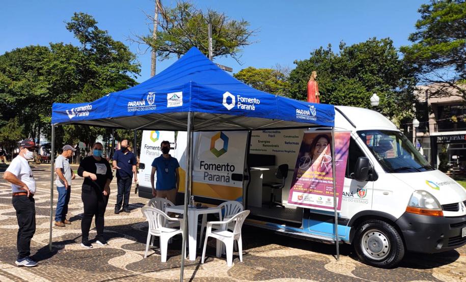Atendimento da Caravana de Crédito Fomento Turismo em Santo Antônio da Carlópolis, em 2021.