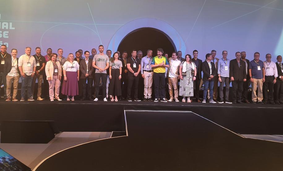 Nova diretoria eleita e consdelheiros da Faciap