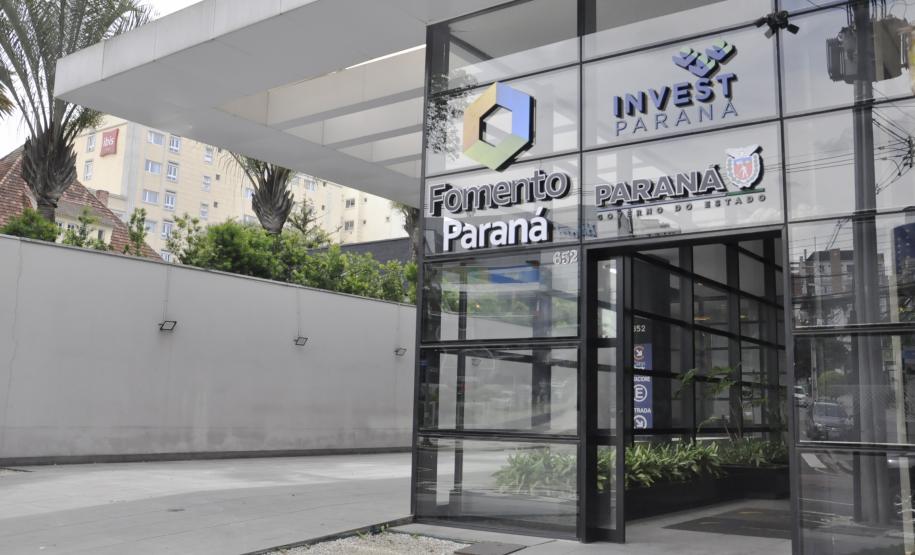 Fachada Fomento Paraná