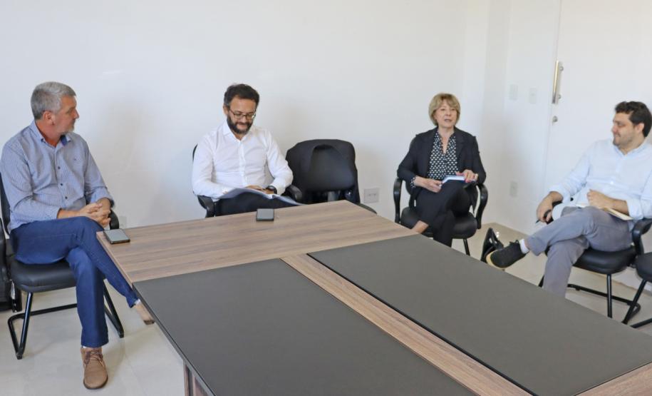 Reunião com o prefeito de Bom Jesus do Sul, Helio Surdi, reuniu um grande time de servidores