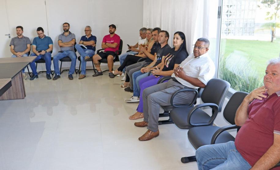 Reunião com o prefeito de Bom Jesus do Sul, Helio Surdi, reuniu um grande time de servidores, secretários e chefes de departamento