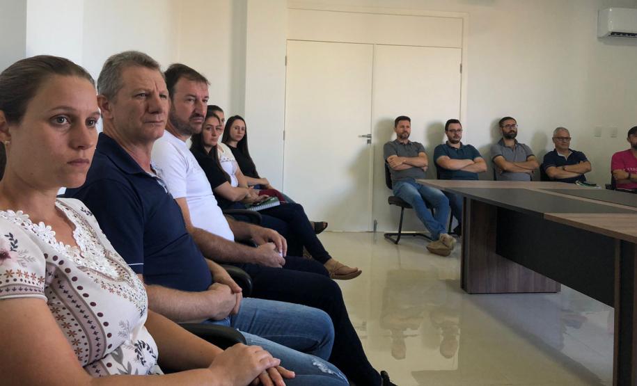 Reunião com o prefeito de Bom Jesus do Sul, Helio Surdi, reuniu um grande time de servidores