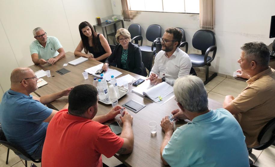 Em Santa Cecília do Pavão a reunião foi com o vice-prefeito, Paulo Vietze, e secretários.
