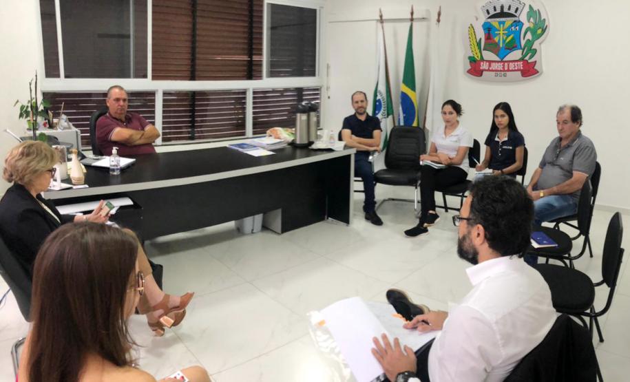 Reunião em São Jorge d'Oeste com o vice-prefeito Vanderlei Trevelin