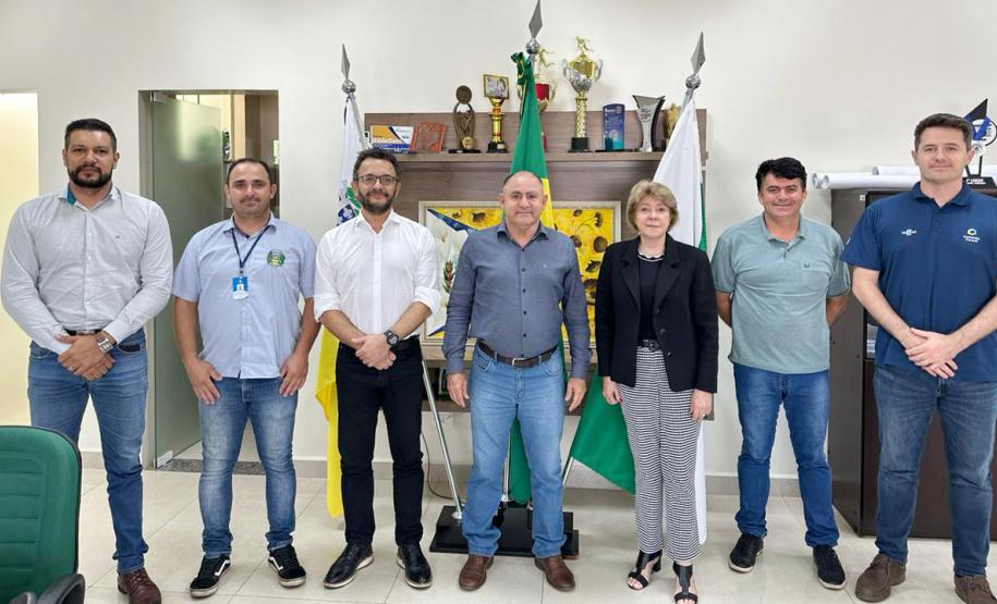 O prefeito de Douradina, Oberdan José Oliveira, recebeu a equipe da Fomento Paraná nesta quinta