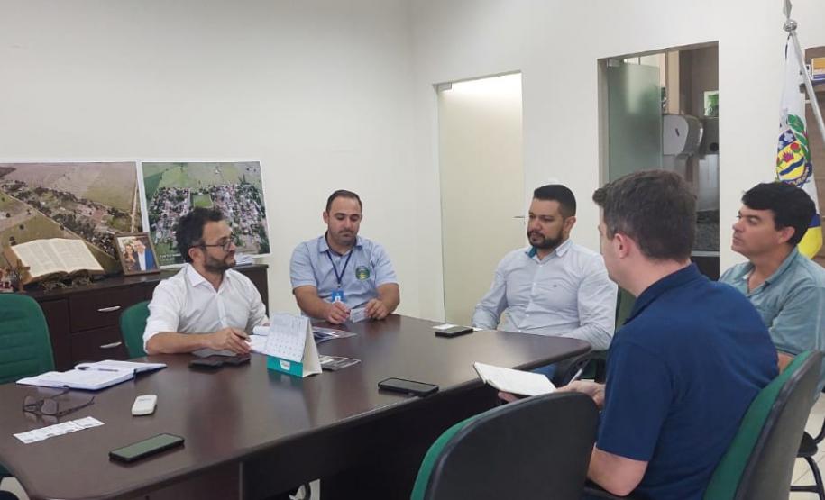 O prefeito de Douradina, Oberdan José Oliveira, recebeu a equipe da Fomento Paraná nesta quinta