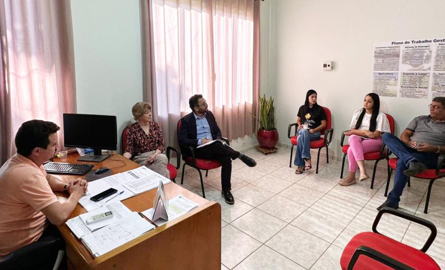 Em Mirador, o prefeito Fabiano Travain recebeu os diretores da Fomento Paraná