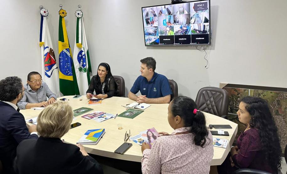 Reunião em Tuneiras do Oeste, com a equipe do prefeito Taketoshi (Bóia) Sakurada.