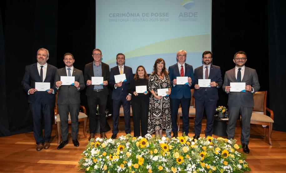 Nova diretoria e conselho fiscal da Associação Brasileira de Desenvolvimento (ABDE) tomam posse.