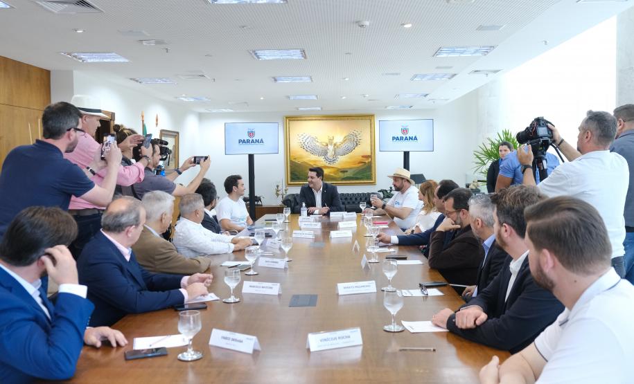 O governador Carlos Massa Ratinho Junior recebeu nesta terca-feira (12), o ministro do Turismo, Celso Sabino.