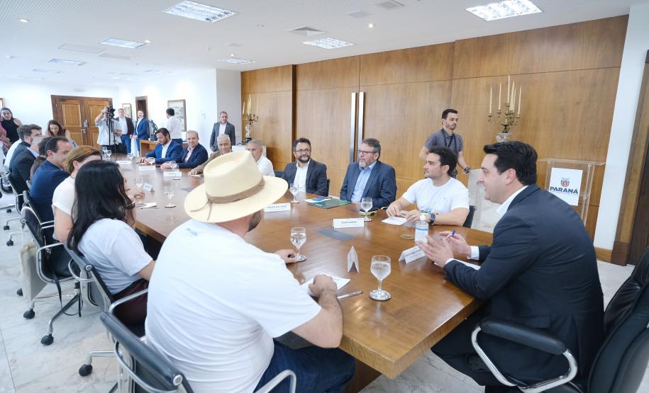 O governador Carlos Massa Ratinho Junior recebeu nesta terca-feira (12), o ministro do Turismo, Celso Sabino.