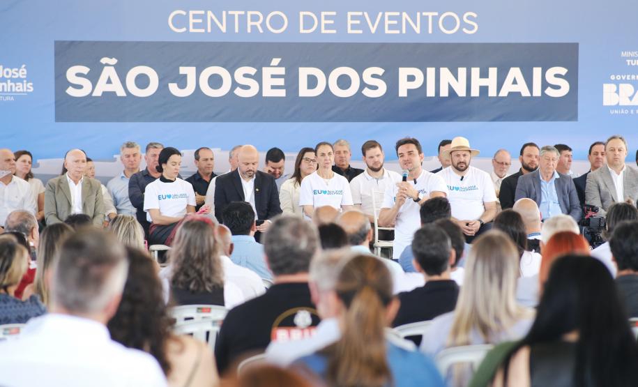 O ministro Celso Sabino participou do lançamento do novo Centro de Eventos de São José dos Pinhais