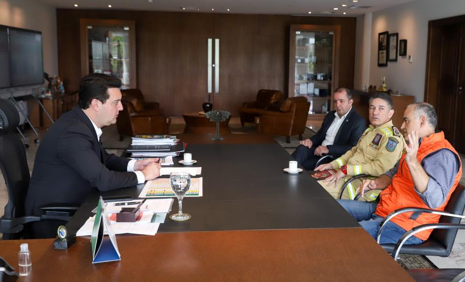 Governador Carlos Massa Ratinho Junior se reúne com  a Defesa Civil e determina apoio aos municípios afetados por temporais.