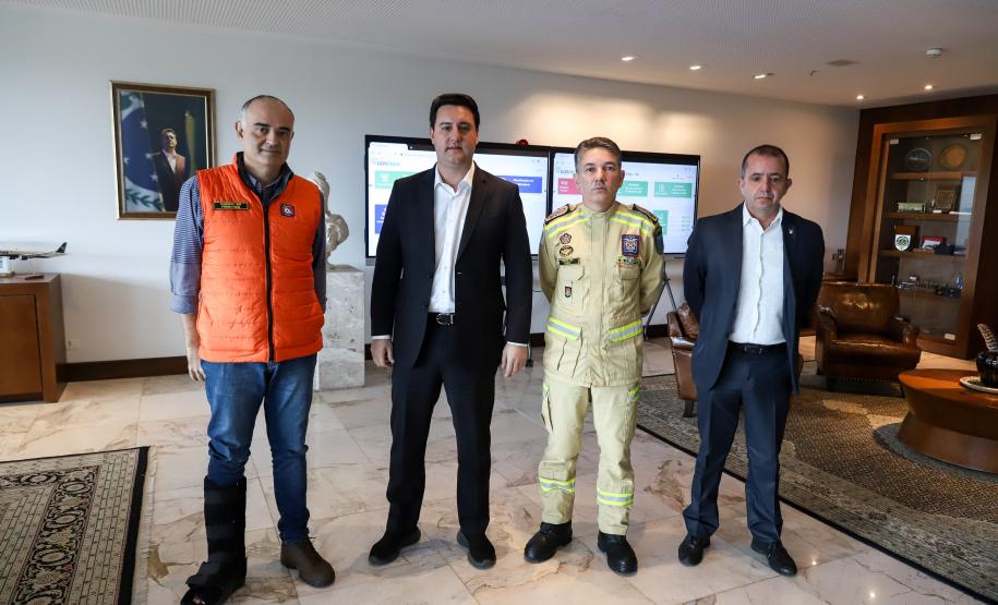 Governador Carlos Massa Ratinho Junior se reúne com  a Defesa Civil e determina apoio aos municípios afetados por temporais.