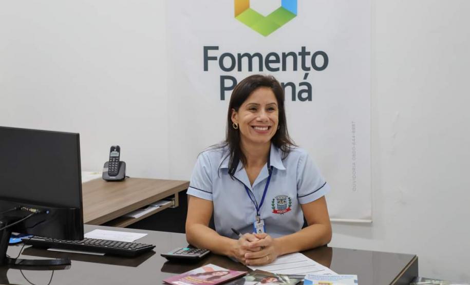 Eliane Schuback Franciscatti atua como agente de crédito em Guaíra