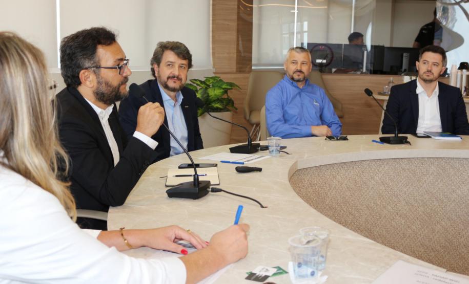 Fomento Paraná e associações comerciais pretendem expandir oferta de crédito