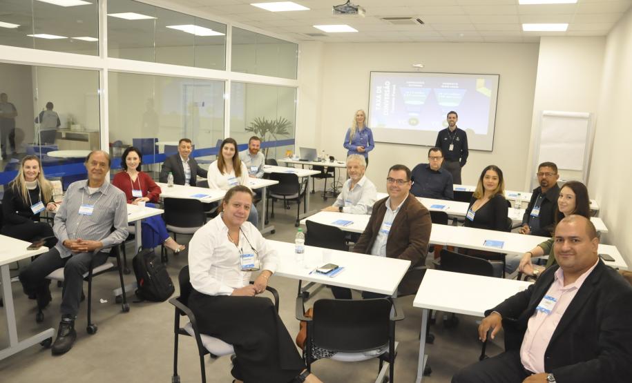 Fomento Paraná e Sebrae/PR concluem ciclo de encontros regionais de agentes de crédito
