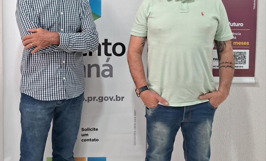 Roberto Carraro, agente de crédito, ao lado do diretor de Indústria e Comércio de Marialva, Ideuber Celeste.