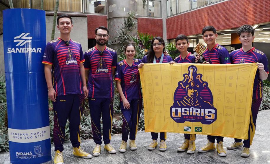 Equipe Osíris é recebida pela direção da Sanepar