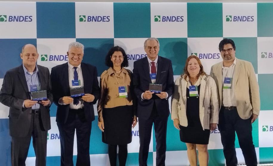 Grupo de entidades finalistas na categoria