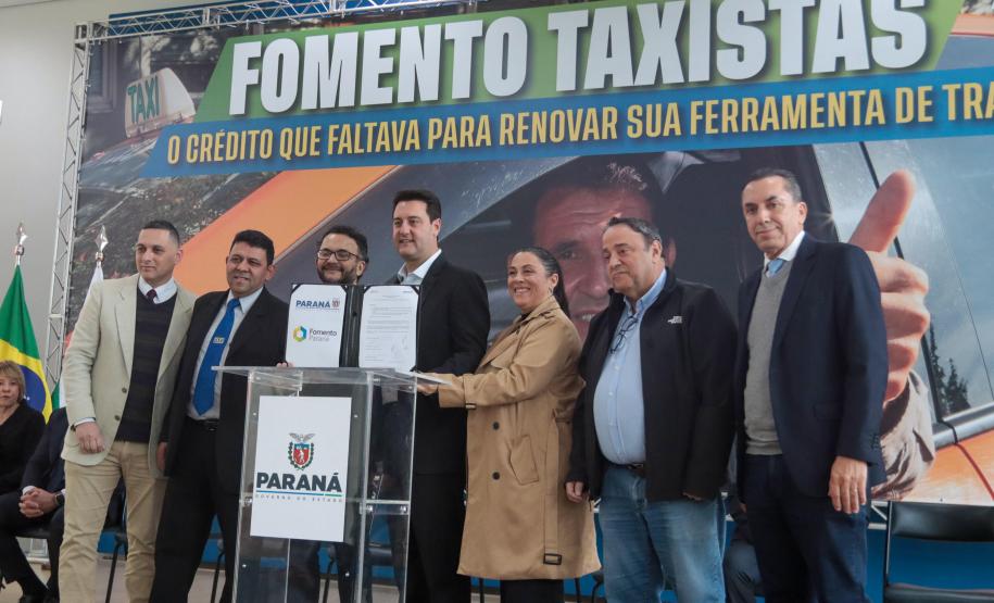 Governo do Paraná abre linha de crédito com juros subsidiados para taxistas renovarem frota