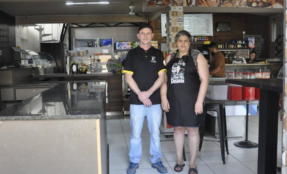 Um bom exemplo de aproveitamento das linhas de crédito da Fomento Paraná para impulsionar pequenos negócios vem de Almirante Tamandaré onde o empreendedor Celso Ferreira de Souza e a esposa, Andrea Simone de Souza da Silva, administram a Panificadora Paladar.