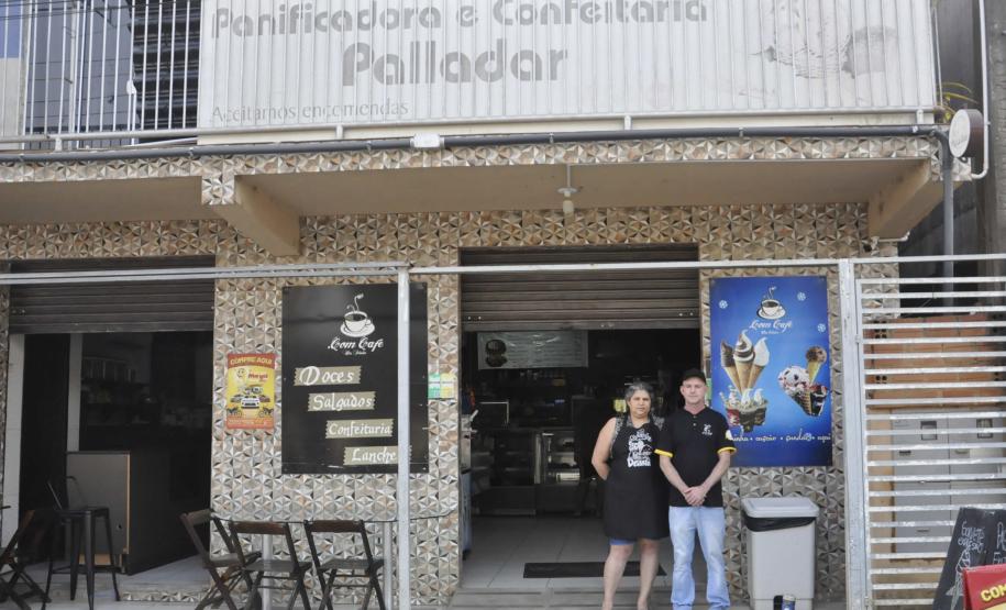 Um bom exemplo de aproveitamento das linhas de crédito da Fomento Paraná para impulsionar pequenos negócios vem de Almirante Tamandaré onde o empreendedor Celso Ferreira de Souza e a esposa, Andrea Simone de Souza da Silva, administram a Panificadora Paladar.