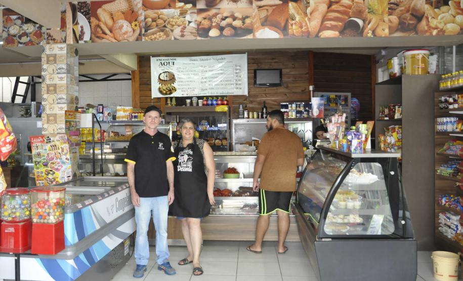 Um bom exemplo de aproveitamento das linhas de crédito da Fomento Paraná para impulsionar pequenos negócios vem de Almirante Tamandaré onde o empreendedor Celso Ferreira de Souza e a esposa, Andrea Simone de Souza da Silva, administram a Panificadora Paladar.