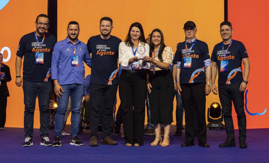 Prêmio Estadual de Microcrédito Fomento Paraná e Sebrae/PR 2024, entregue nesta quinta-feira (28), no encerramento do Encontro Estadual de Agentes de Crédito. Na foto, premiação de Francisco Beltrão.
