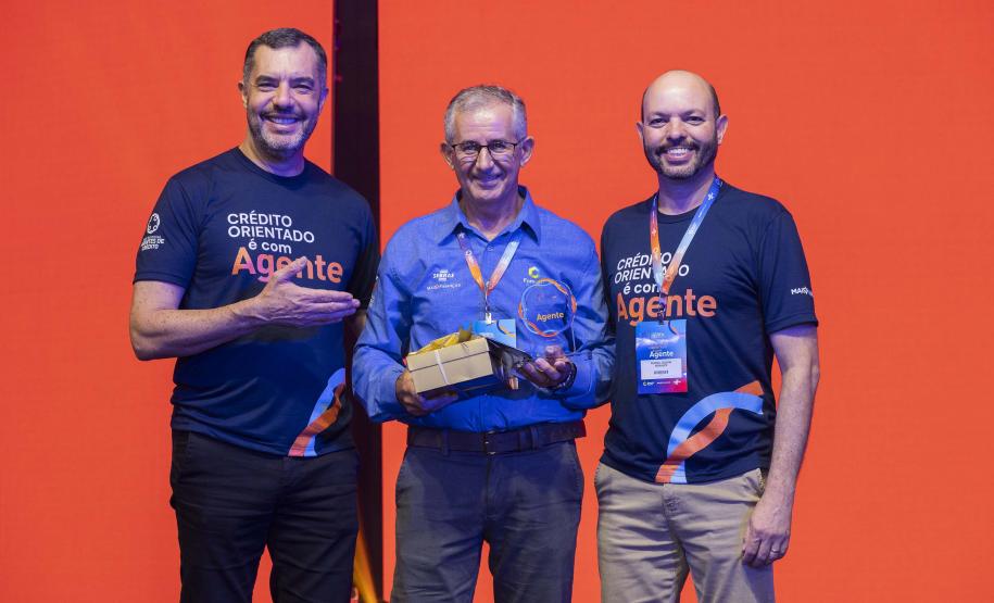 Prêmio Estadual de Microcrédito Fomento Paraná e Sebrae/PR 2024, entregue nesta quinta-feira (28), no encerramento do Encontro Estadual de Agentes de Crédito. Na foto, premiação de Marialva - Roberto Carraro.