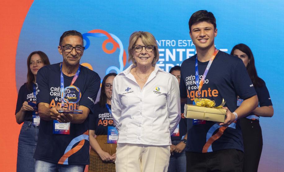 Prêmio Estadual de Microcrédito Fomento Paraná e Sebrae/PR 2024, entregue nesta quinta-feira (28), no encerramento do Encontro Estadual de Agentes de Crédito. Na foto, premiação de Mauá da Serra. Geraldo Ferreira e Andrey Oliveira.