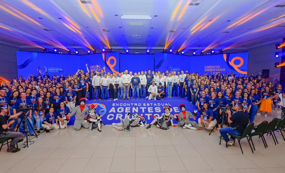 A rede de agentes da Fomento Paraná conta com aproximadamente 450 profissionais atuando em 338 municípios.