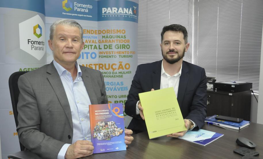 Jorge Callado, do Ipartes, e Vinícius Rocha, da Fomento Paraná, na apresentação do relatório de impactos socioeconômicos ddo crédito da Fomento no PIB estadual