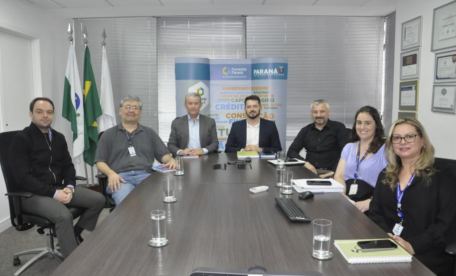 Diretorai da Fomento Paraná recebe Jorge Callado, do Ipartes, para apresentação do relatório de impactos socioeconômicos do crédito da Fomento no PIB estadual