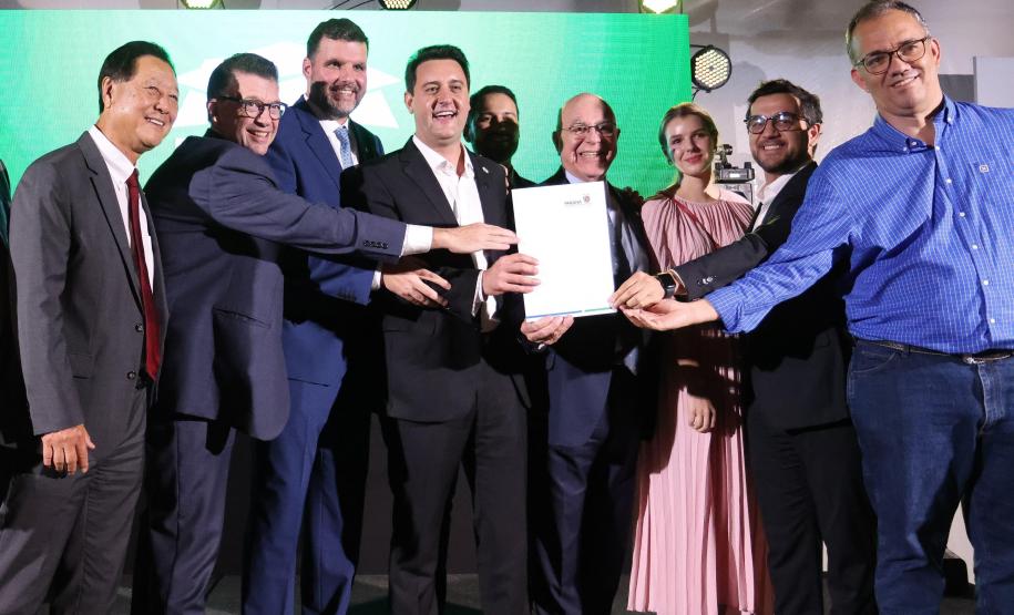 O governador Carlos Massa Ratinho Junior anunciou nesta quarta (11) em Brasília, na reunião de encerramento da Frente Parlamentar da Agropecuária (FPA), a criação do FIAGRO FIDC PARANA I